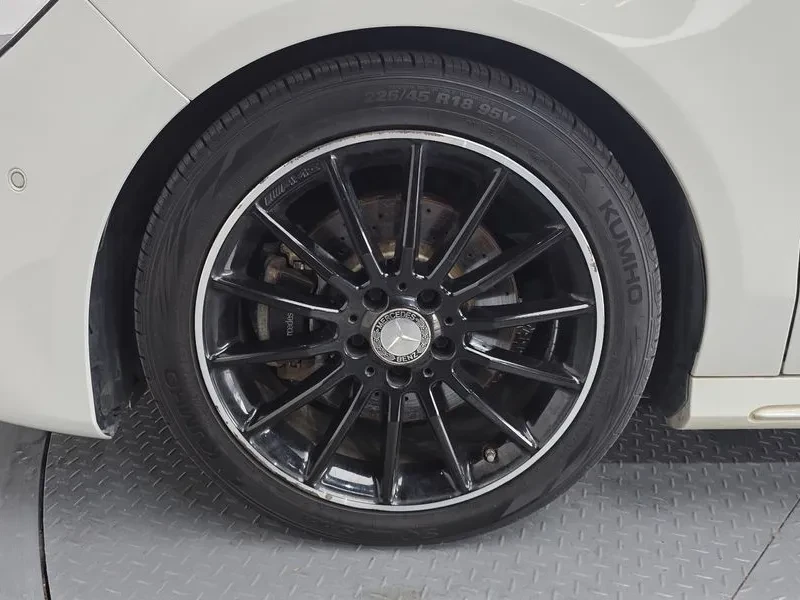 Mercedes-Benz CLA 2.5, снимка 5 - Автомобили и джипове - 54287614