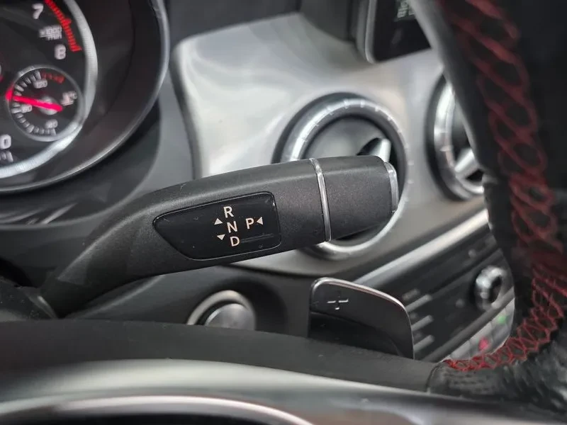 Mercedes-Benz CLA 2.5, снимка 9 - Автомобили и джипове - 54287614