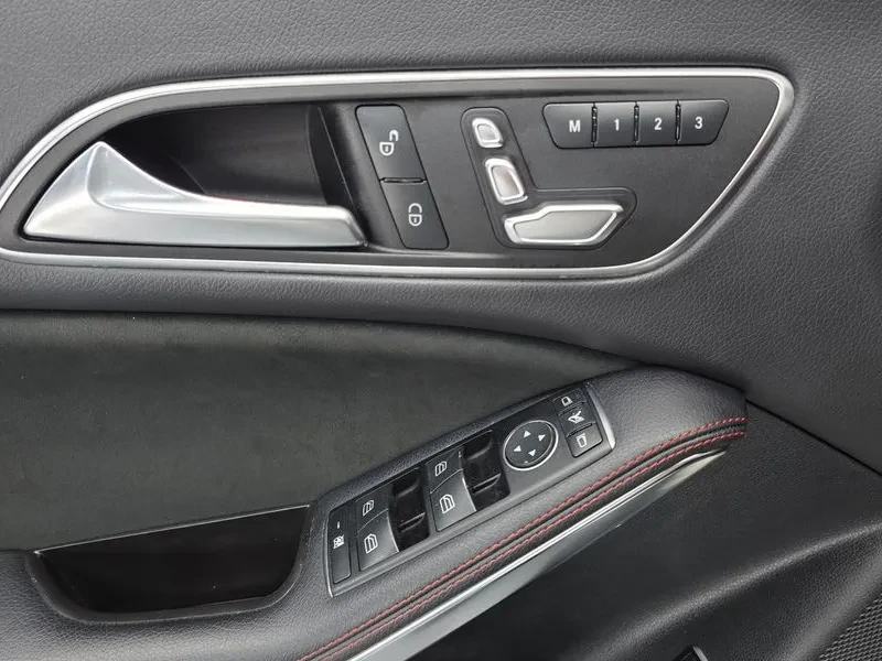 Mercedes-Benz CLA 2.5, снимка 17 - Автомобили и джипове - 54287614