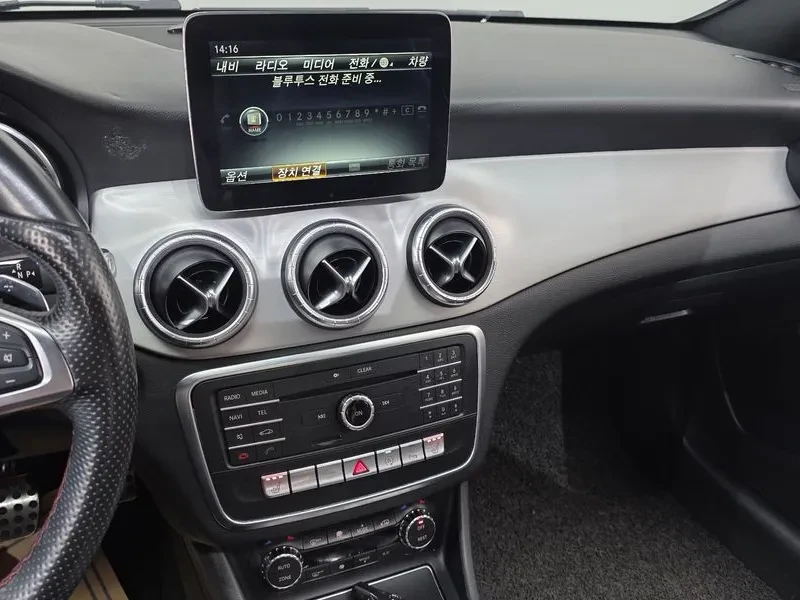 Mercedes-Benz CLA 2.5, снимка 13 - Автомобили и джипове - 54287614