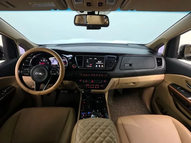 Kia Carnival  9-Seater High Limousine Prestige, снимка 7 - Автомобили и джипове - 55278602