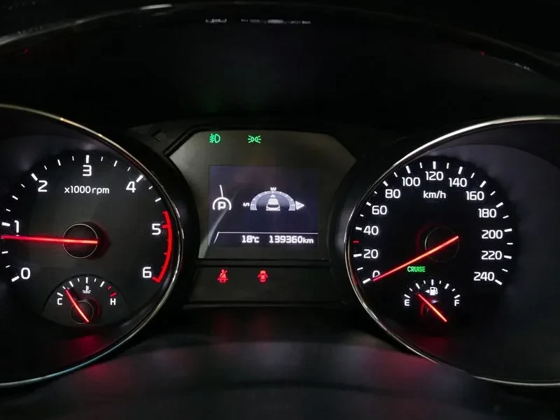 Kia Carnival  9-Seater High Limousine Prestige, снимка 8 - Автомобили и джипове - 55278602