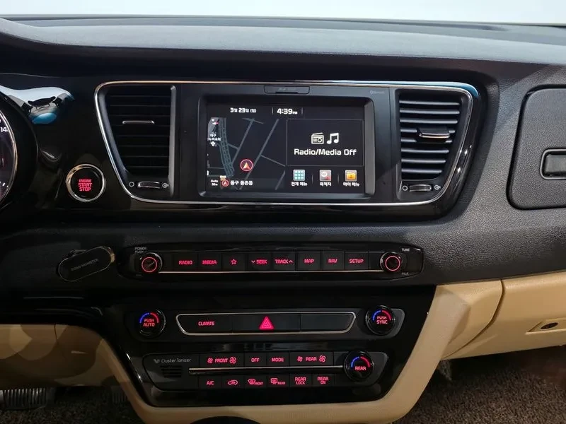 Kia Carnival  9-Seater High Limousine Prestige, снимка 15 - Автомобили и джипове - 55278602