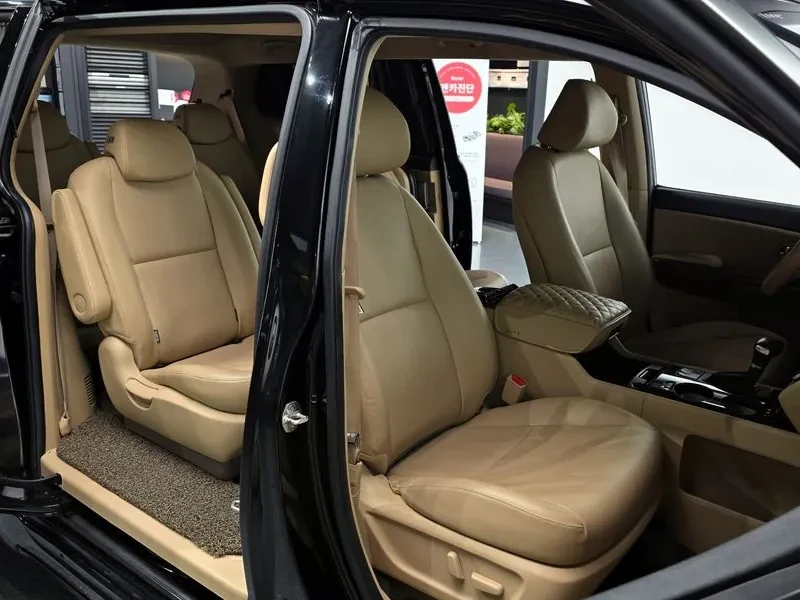 Kia Carnival  9-Seater High Limousine Prestige, снимка 10 - Автомобили и джипове - 55278602