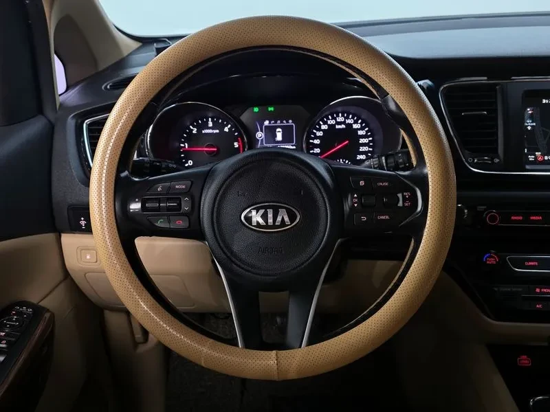 Kia Carnival  9-Seater High Limousine Prestige, снимка 13 - Автомобили и джипове - 55278602