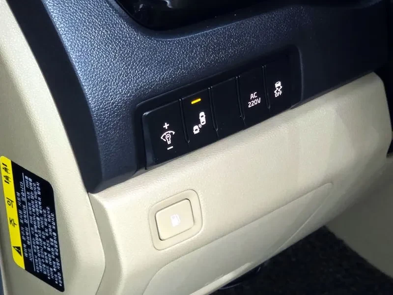 Kia Carnival  9-Seater High Limousine Prestige, снимка 14 - Автомобили и джипове - 55278602