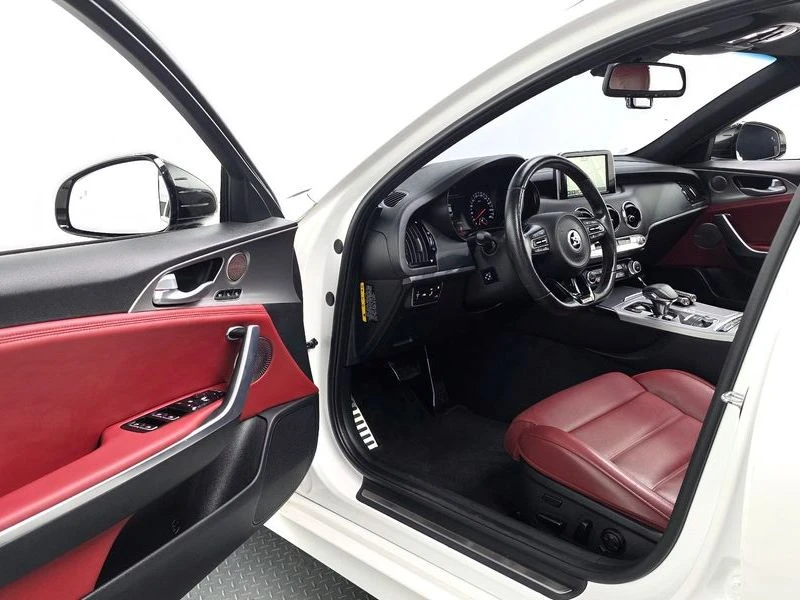 Kia Stinger 3.3 Turbo 2WD| 365к.с.| ВКЛ.ТЕХНОТЕСТ, снимка 10 - Автомобили и джипове - 55517812