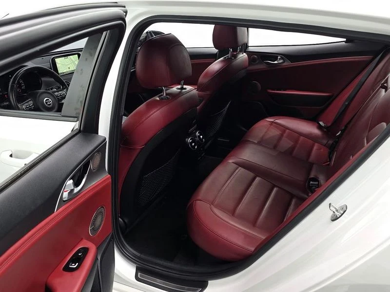 Kia Stinger 3.3 Turbo 2WD| 365к.с.| ВКЛ.ТЕХНОТЕСТ, снимка 12 - Автомобили и джипове - 55517812