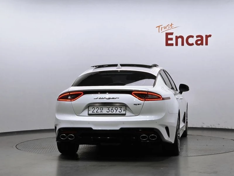 Kia Stinger 3.3 Turbo 2WD| 365к.с.| ВКЛ.ТЕХНОТЕСТ, снимка 4 - Автомобили и джипове - 55517812