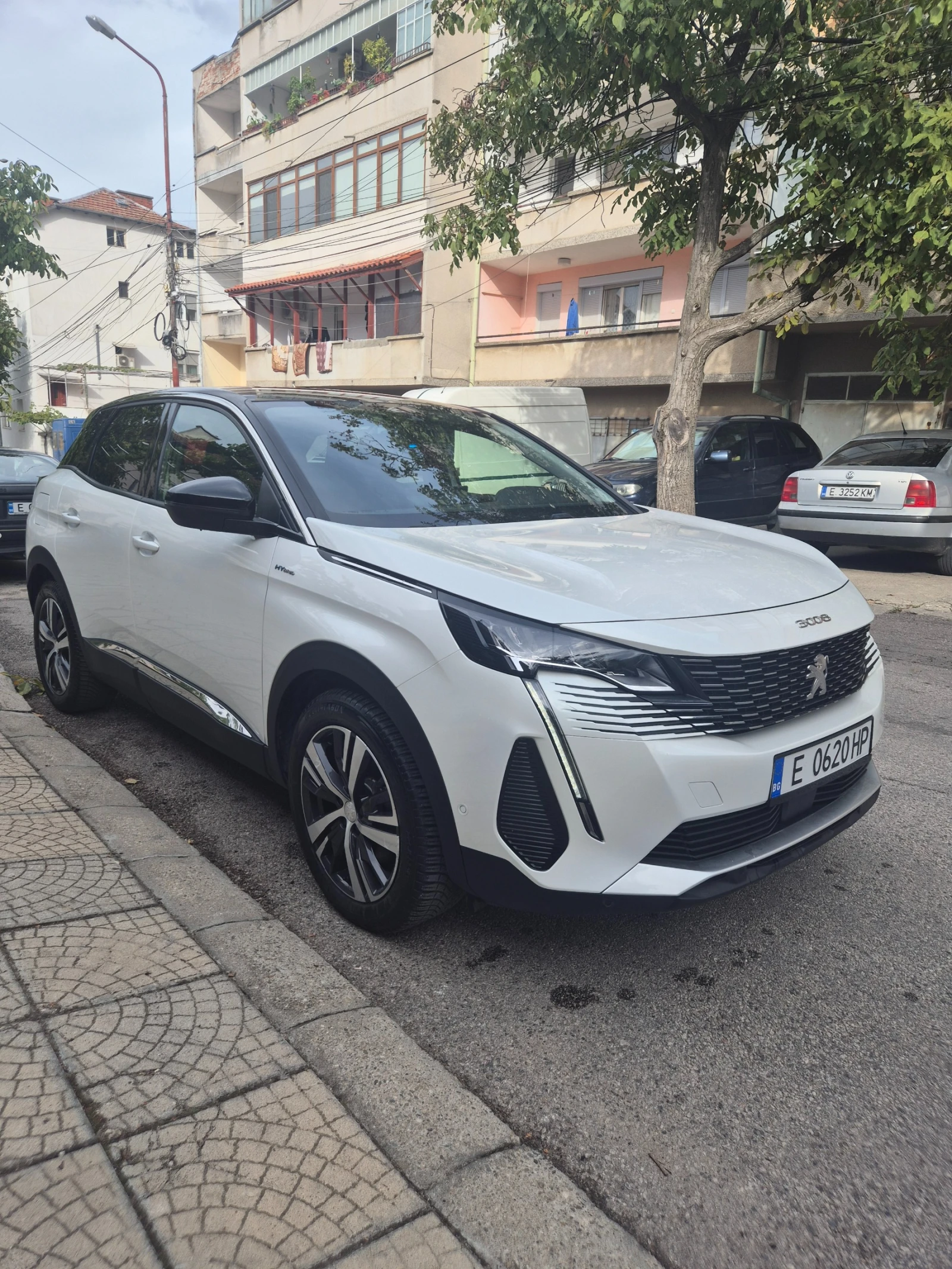 Peugeot 3008 * Нов * 36000км.* ALLURE * Plug-in HYBRID * 225к.с - изображение 2