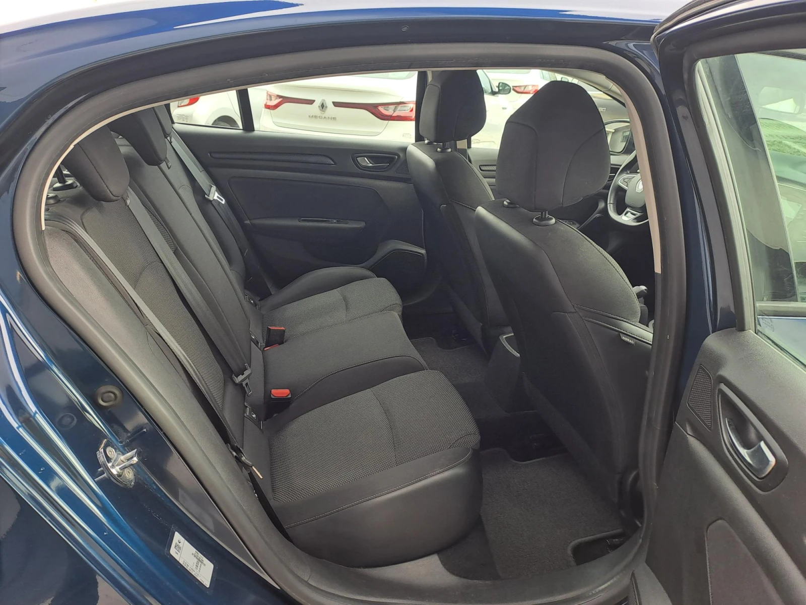 Renault Megane 1.3 TCe/140к.с. - изображение 10