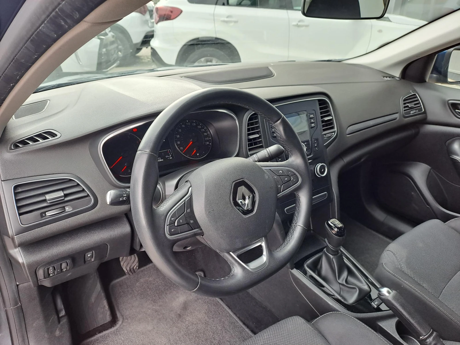 Renault Megane 1.3 TCe/140к.с. - изображение 9