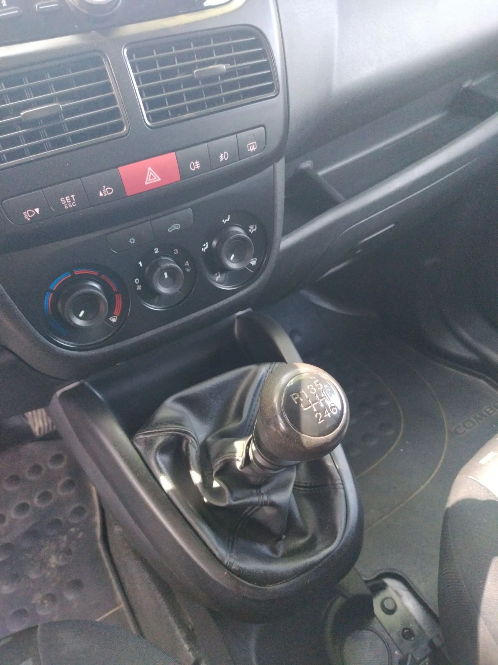 Opel Combo 1, 6 CDTI  - изображение 8