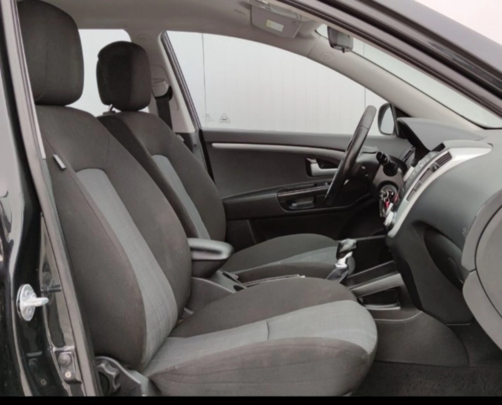 Kia Ceed 1.4 газ, снимка 8 - Автомобили и джипове - 55109921