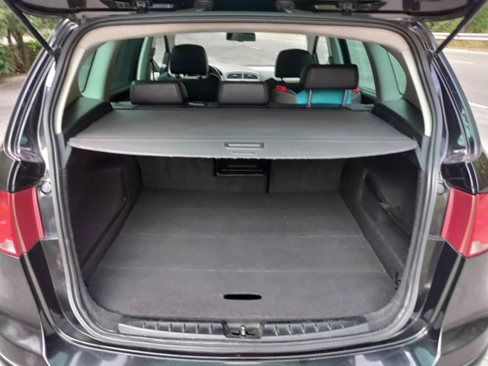 VW Touran Altea XL 2.0TDI 8V BMM Automatic, снимка 14 - Автомобили и джипове - 55725403