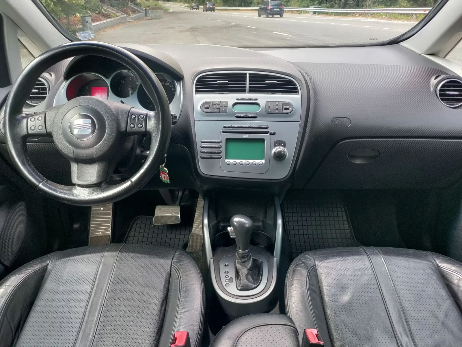VW Touran Altea XL 2.0TDI 8V BMM Automatic, снимка 11 - Автомобили и джипове - 55725403