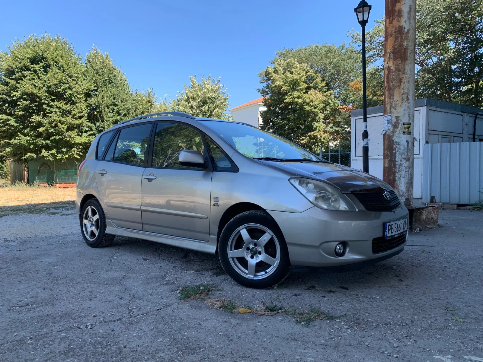 Toyota Corolla verso Технически Топ!, снимка 3 - Автомобили и джипове - 55960595