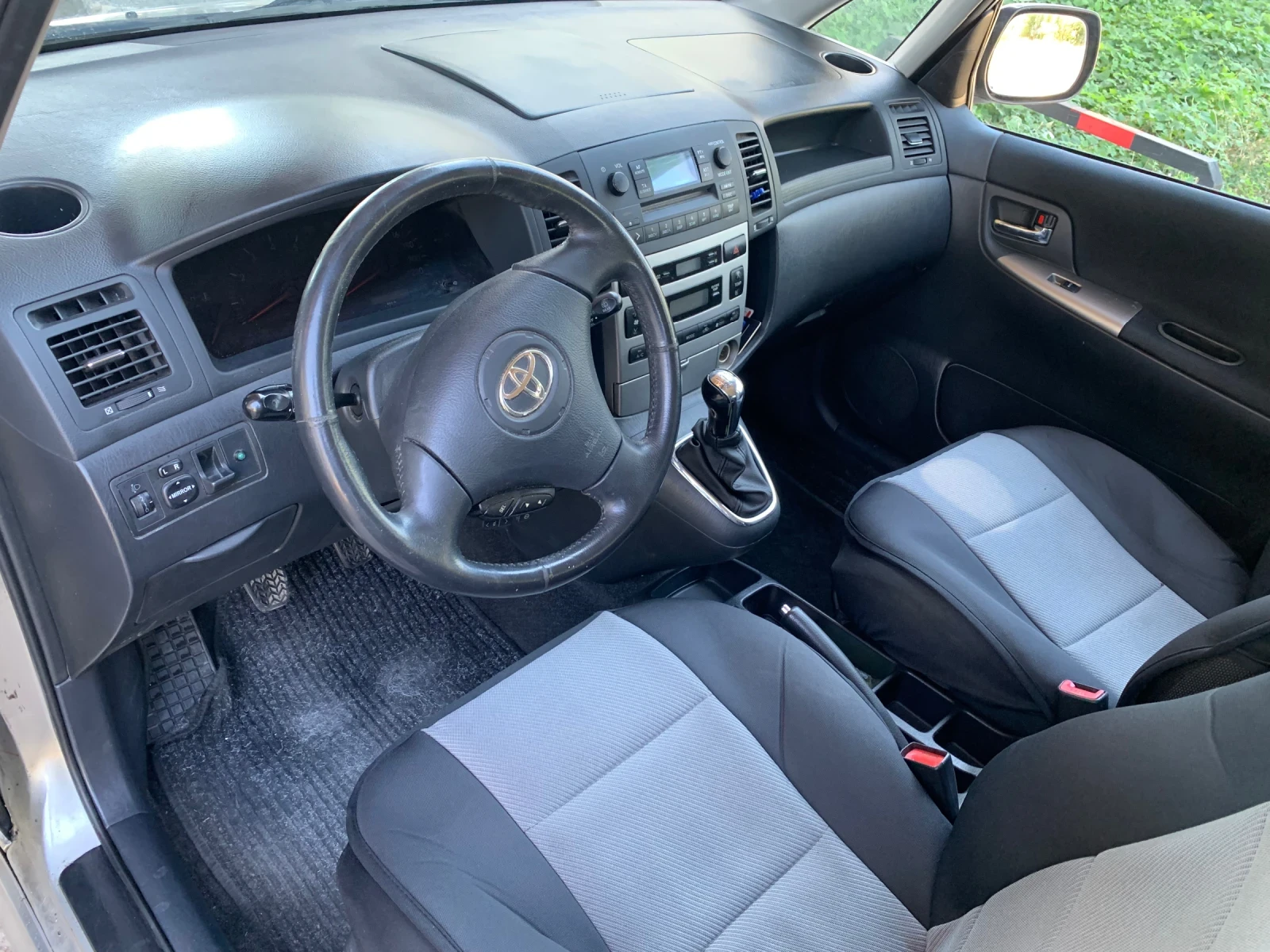 Toyota Corolla verso Технически Топ!, снимка 8 - Автомобили и джипове - 55960595