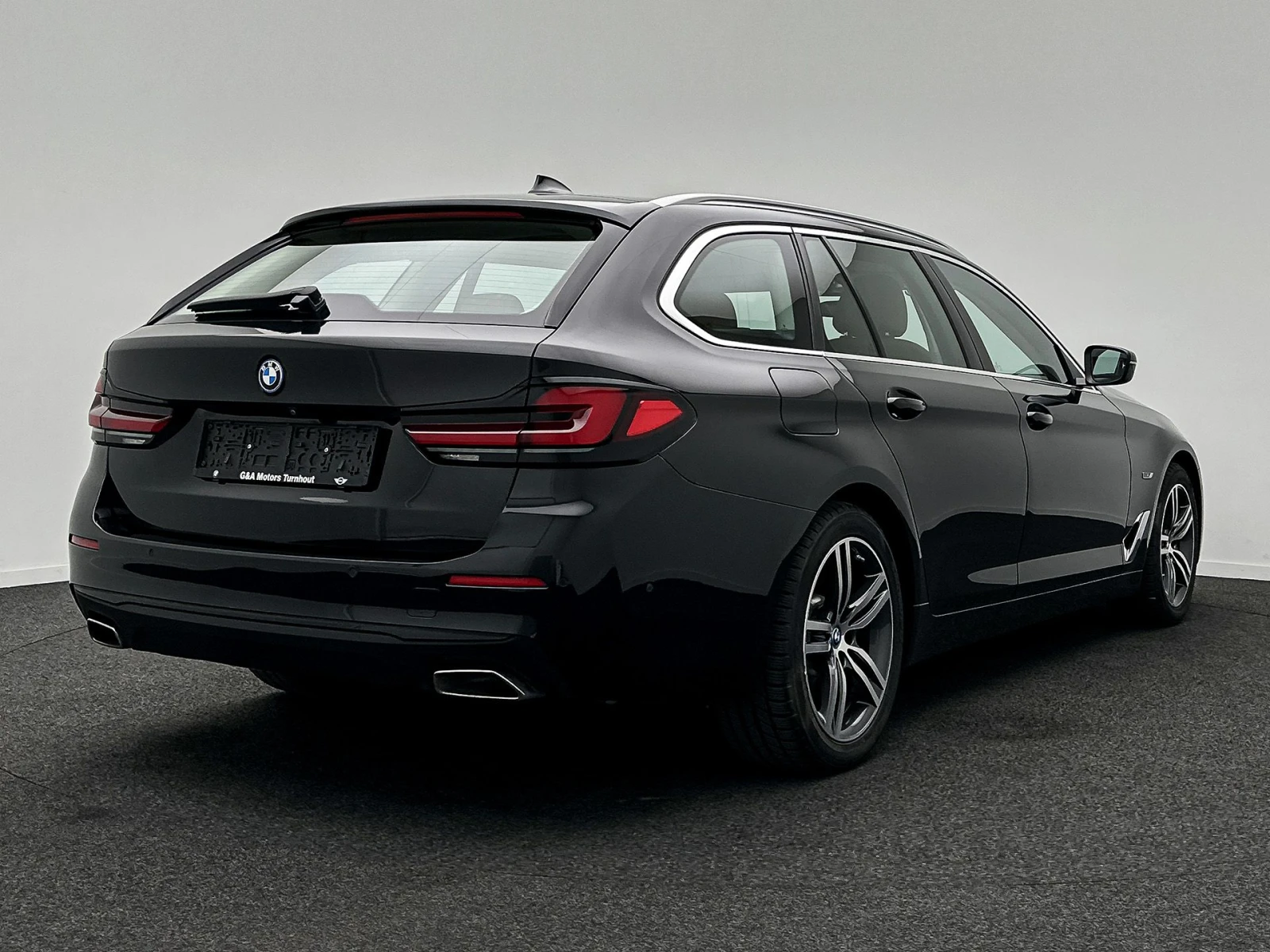BMW 520 e Hybrid Touring, снимка 5 - Автомобили и джипове - 56365401