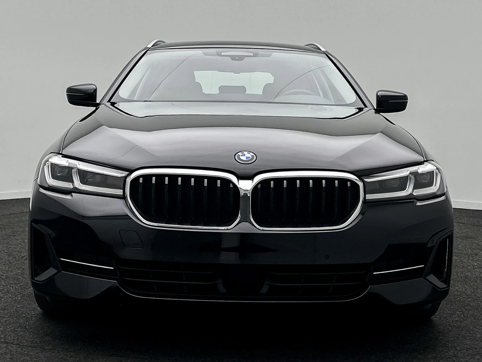 BMW 520 e Hybrid Touring, снимка 2 - Автомобили и джипове - 56365401