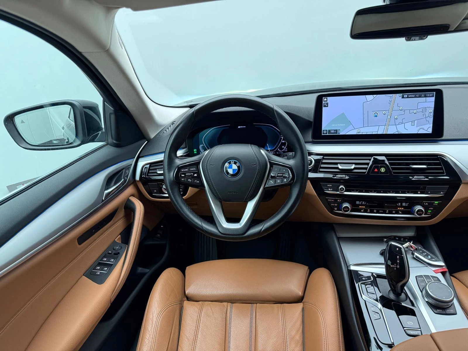 BMW 520 e Hybrid Touring, снимка 9 - Автомобили и джипове - 56365401