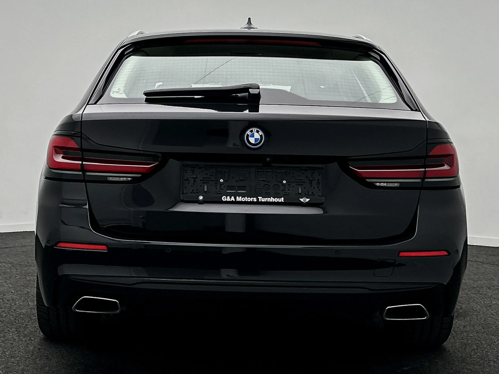 BMW 520 e Hybrid Touring, снимка 6 - Автомобили и джипове - 56365401