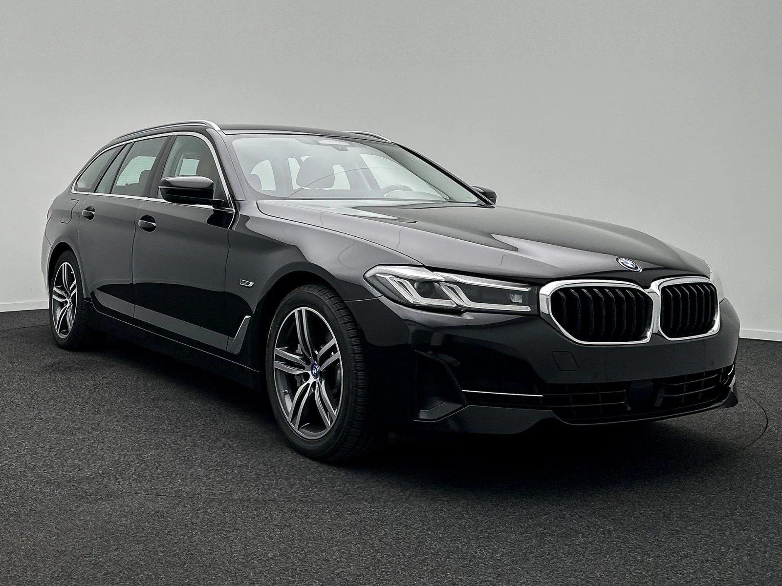 BMW 520 e Hybrid Touring, снимка 3 - Автомобили и джипове - 56365401
