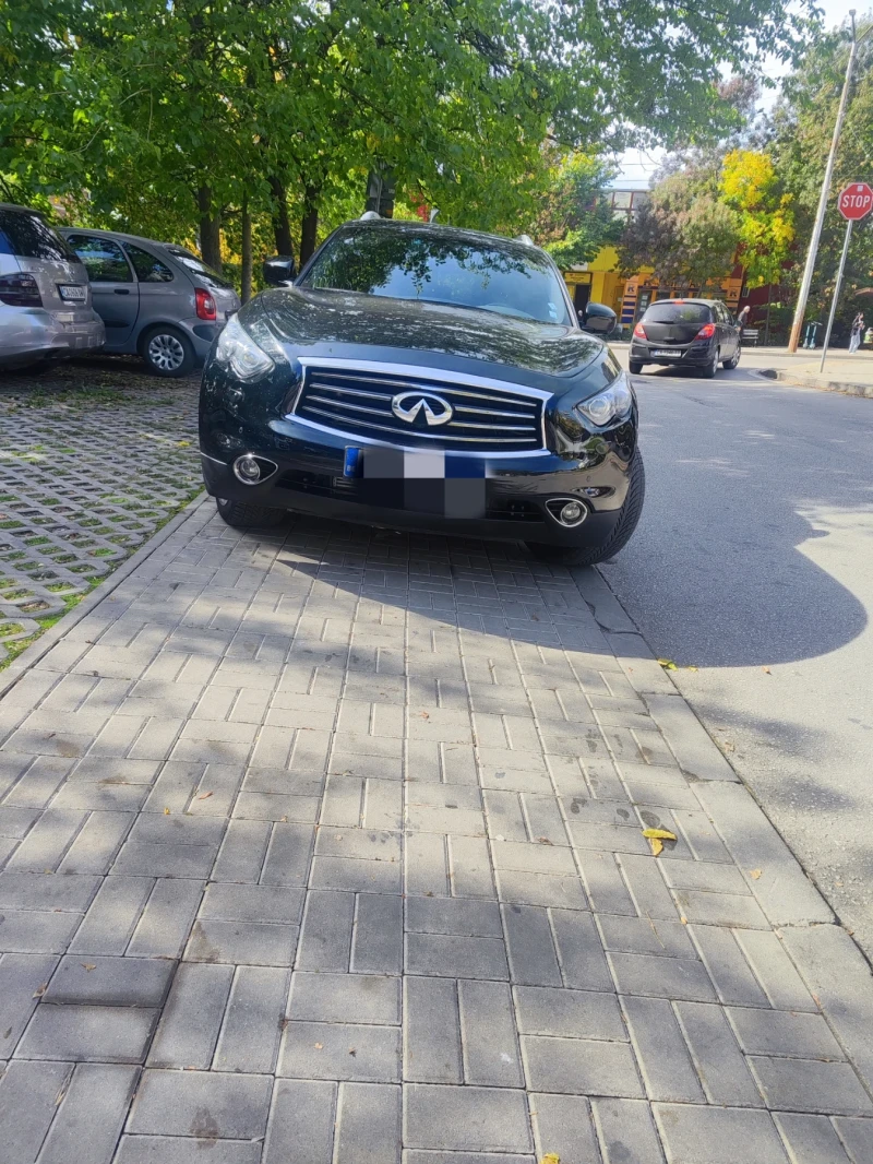 Infiniti QX70 3.0DS, снимка 2 - Автомобили и джипове - 47513873