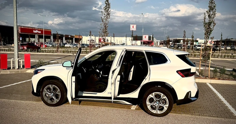 BMW X1 xDrive28i 2.0 Бензин xLine 241 к.с. AWD PANO LED, снимка 9 - Автомобили и джипове - 52819816