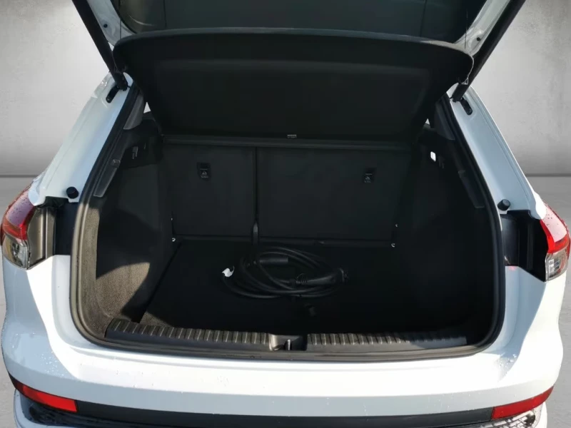 Audi Q4 40e-TRON/204HP/S-LINE/MATRIX/CAM/NAVI/CPLAY/287g, снимка 5 - Автомобили и джипове - 51655978