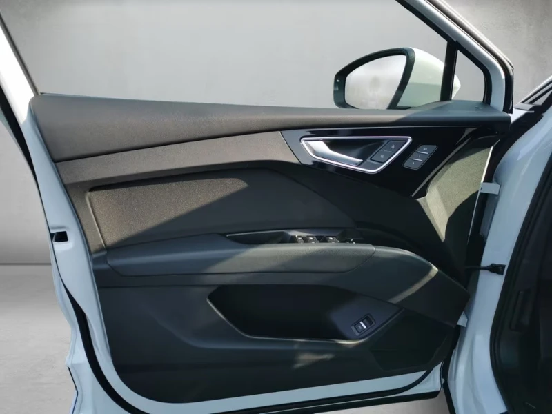 Audi Q4 40e-TRON/204HP/S-LINE/MATRIX/CAM/NAVI/CPLAY/287g, снимка 6 - Автомобили и джипове - 51655978