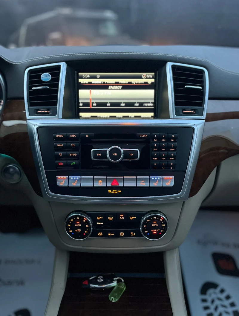 Mercedes-Benz GL 550 AMG* 4-MATIC* PANO* 360* FULL* СОБСТВЕН ЛИЗИНГ, снимка 10 - Автомобили и джипове - 52646110