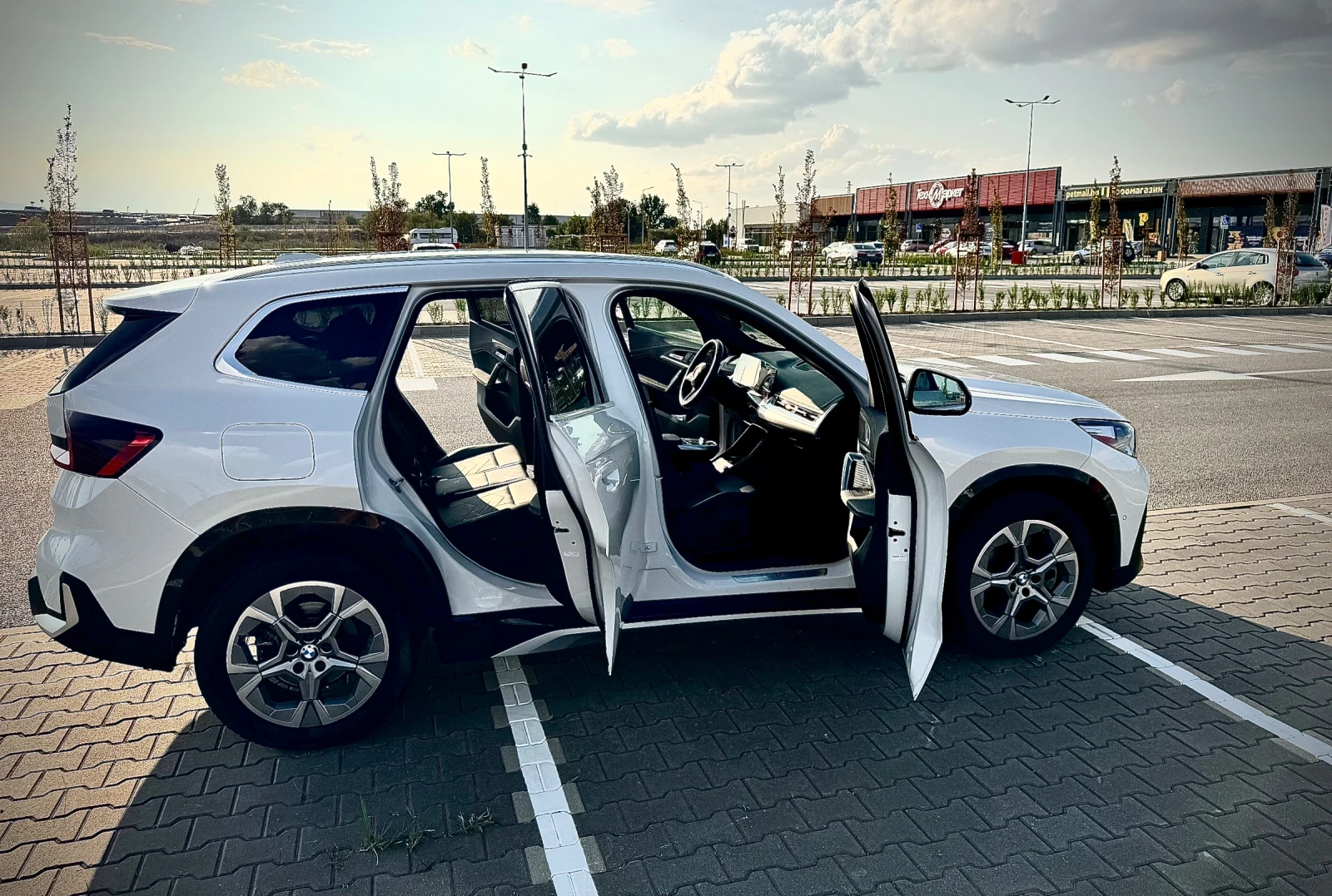 BMW X1 xDrive28i xLine 241 к.с. 2.0 Бензин AWD PANO LED - изображение 10