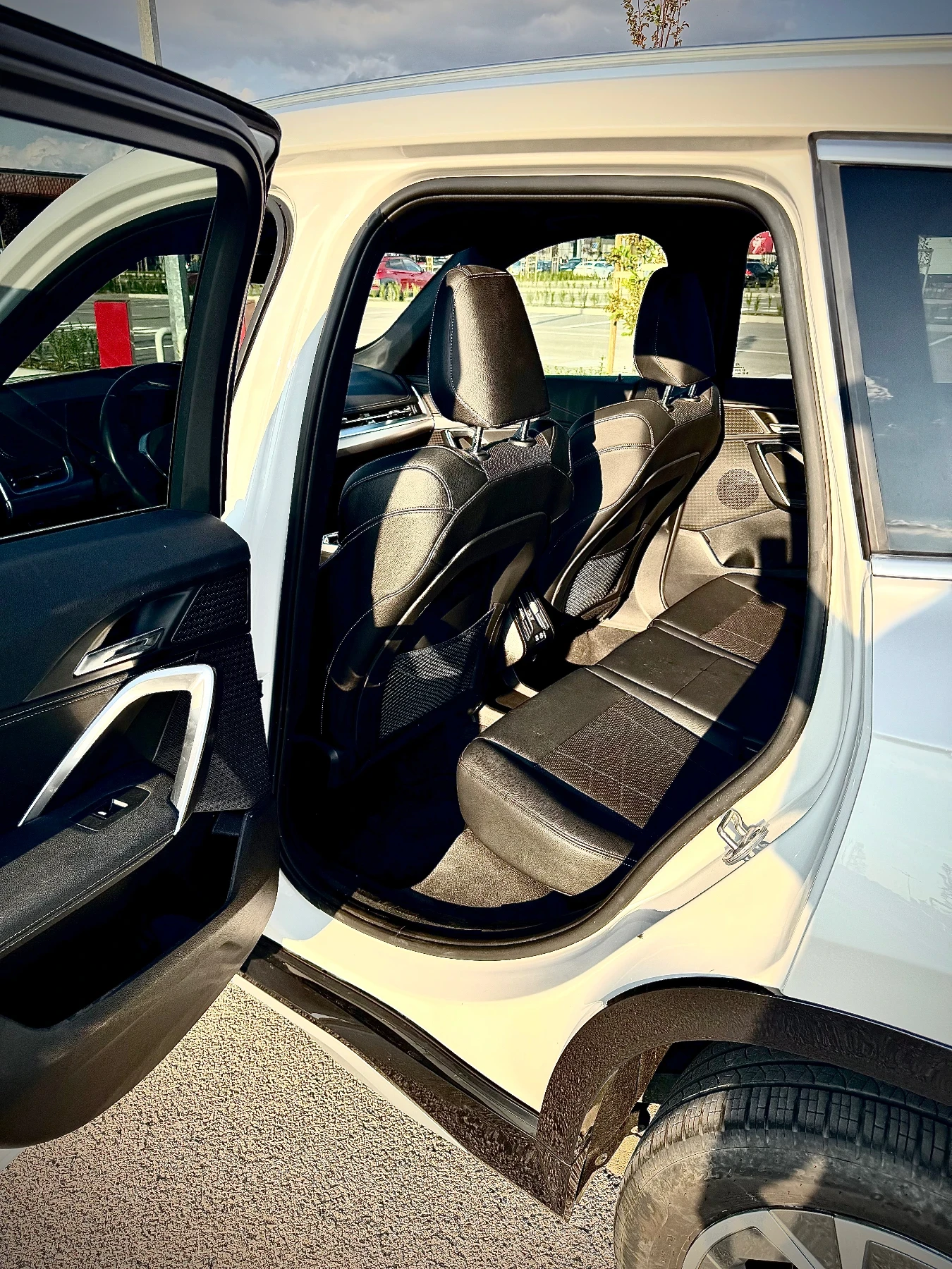 BMW X1 xDrive28i 2.0 ������ xLine 241 �.�. AWD PANO LED | Mobile.bg � ����������� 14