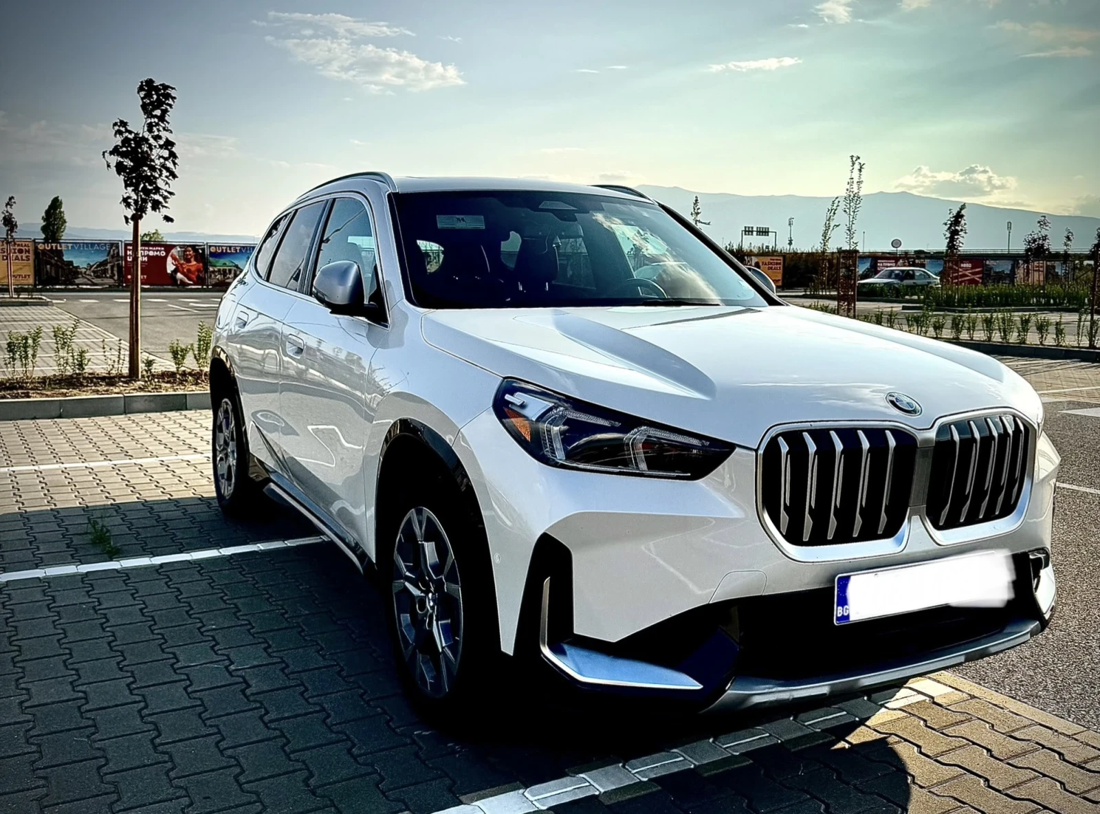 BMW X1 xDrive28i 2.0 Бензин xLine 241 к.с. AWD PANO LED - изображение 6