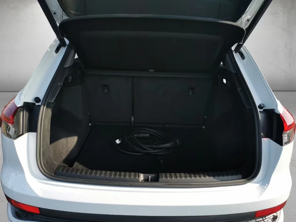 Audi Q4 40e-TRON/204HP/S-LINE/MATRIX/CAM/NAVI/CPLAY/287g - изображение 5