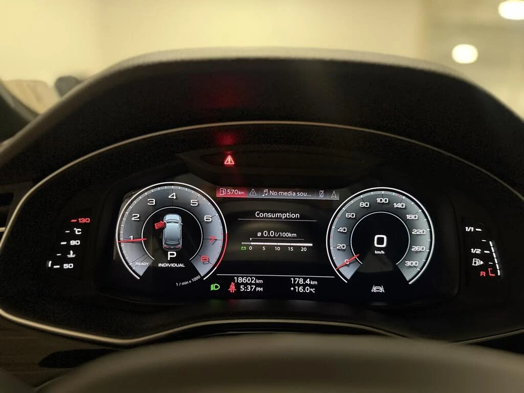 Audi Q7 quattro Komfort* TFSI* АвтоКредит* (ЦЕНА ДО БГ), снимка 11 - Автомобили и джипове - 53962477