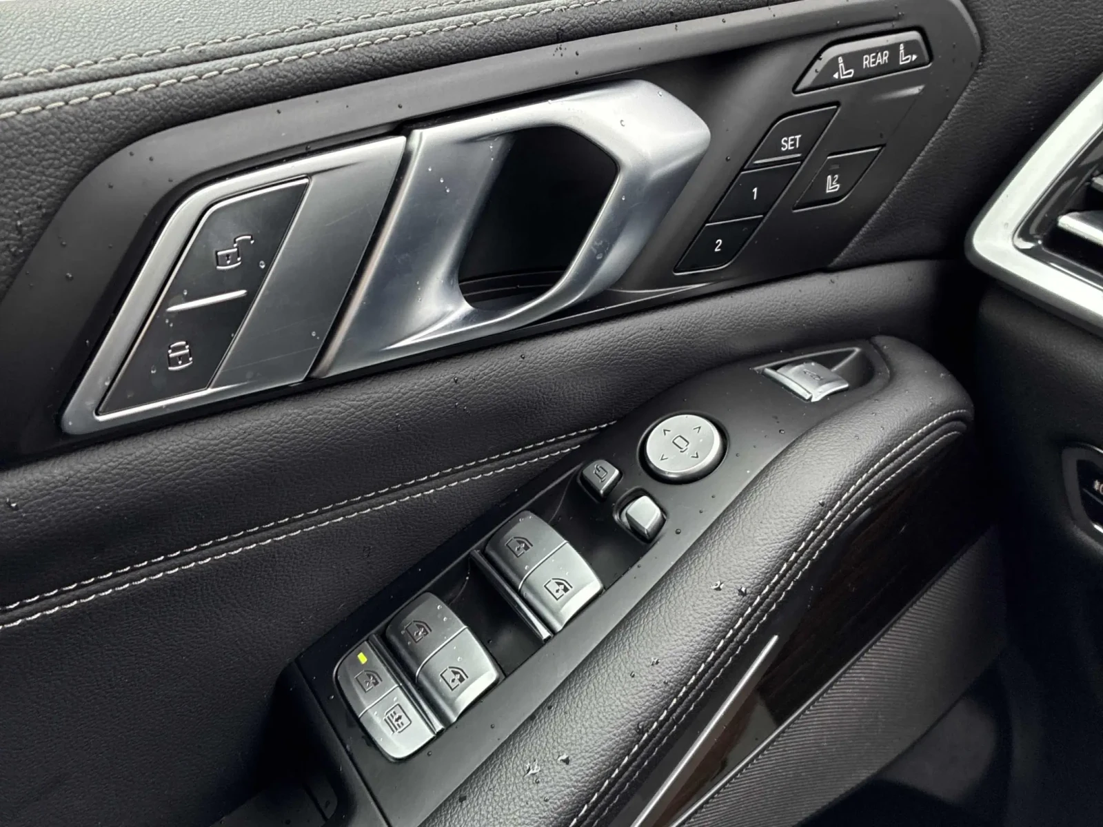 BMW X7 XDRIVE40I| SWAROWSKI| 360| PANO| 7 МЕСТЕН| , снимка 13 - Автомобили и джипове - 54097497