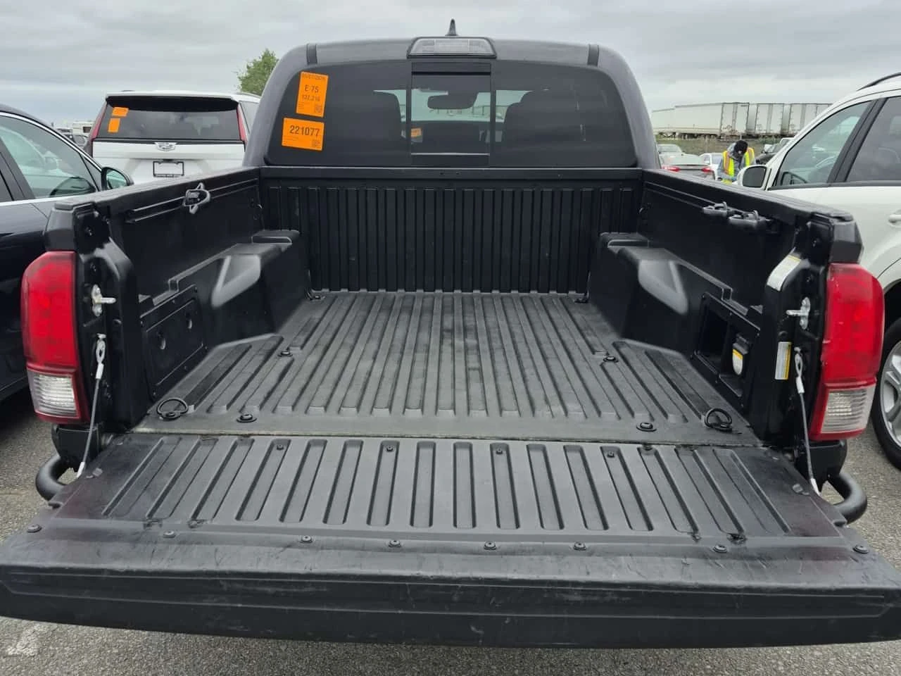 Toyota Tacoma * TRD OFF ROAD CREW CAB SHORT BED * CARFAX* 4x4 , снимка 14 - Автомобили и джипове - 54519423
