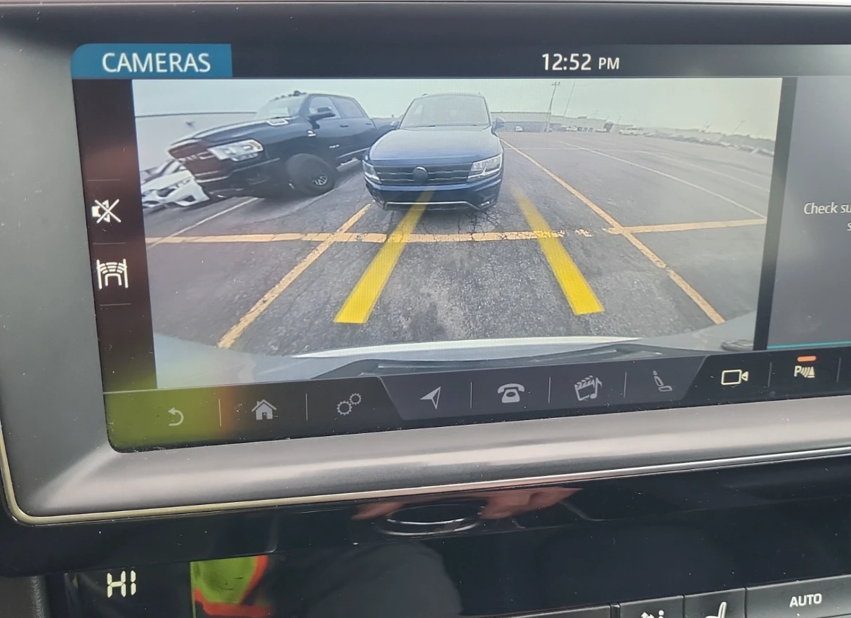 Jaguar F-PACE AWD* Prestige* CAM* Подгрев* Памет* Пано, снимка 13 - Автомобили и джипове - 55161679