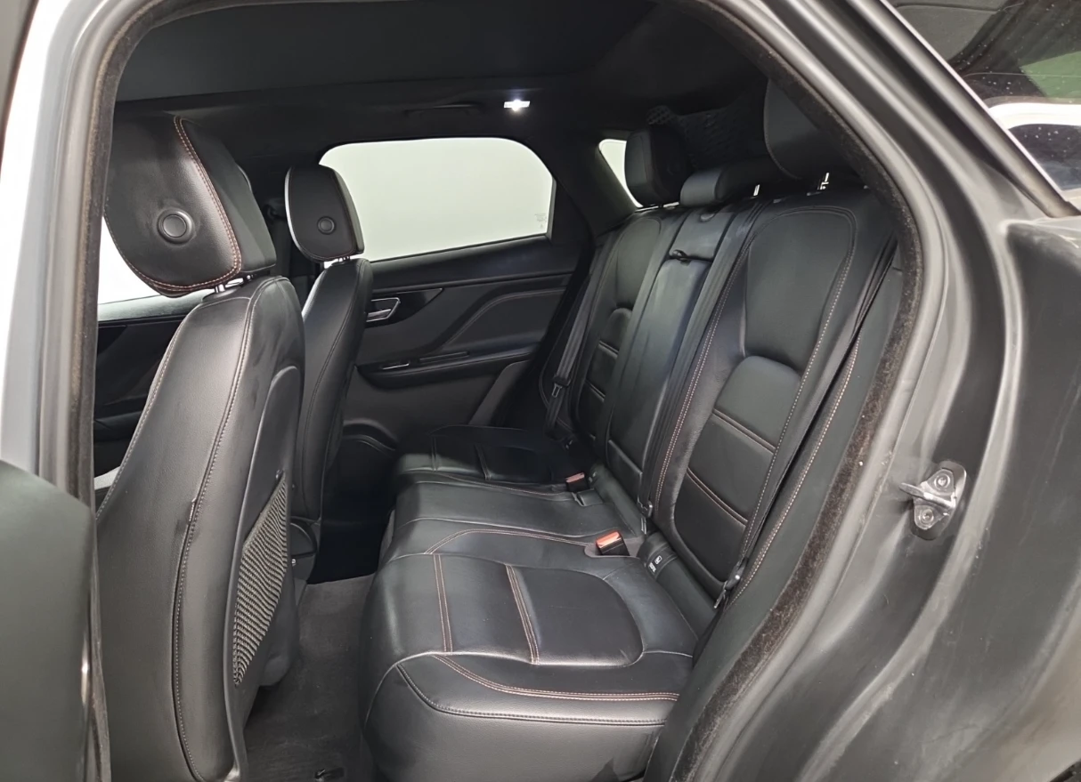 Jaguar F-PACE AWD* Prestige* CAM* Подгрев* Памет* Пано, снимка 15 - Автомобили и джипове - 55161679