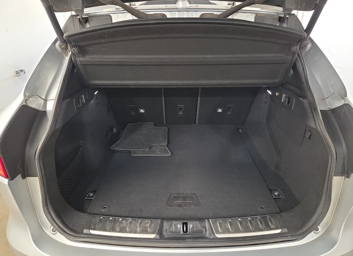 Jaguar F-PACE AWD* Prestige* CAM* Подгрев* Памет* Пано, снимка 16 - Автомобили и джипове - 55161679