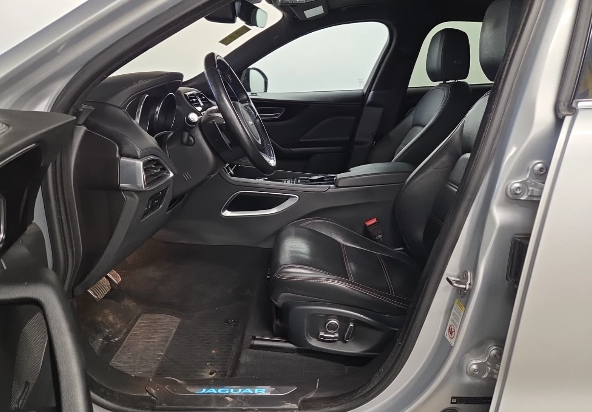 Jaguar F-PACE AWD* Prestige* CAM* Подгрев* Памет* Пано, снимка 8 - Автомобили и джипове - 55161679