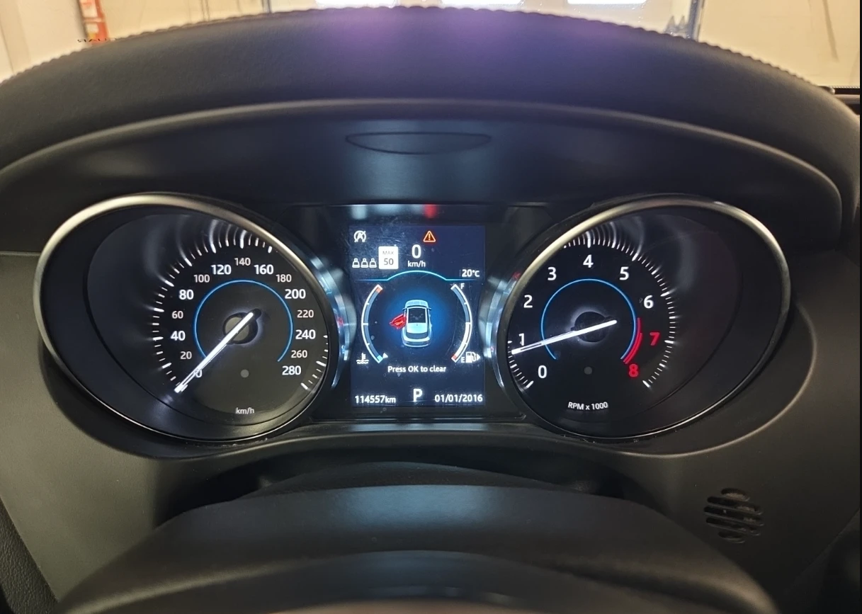Jaguar F-PACE AWD* Prestige* CAM* Подгрев* Памет* Пано, снимка 12 - Автомобили и джипове - 55161679