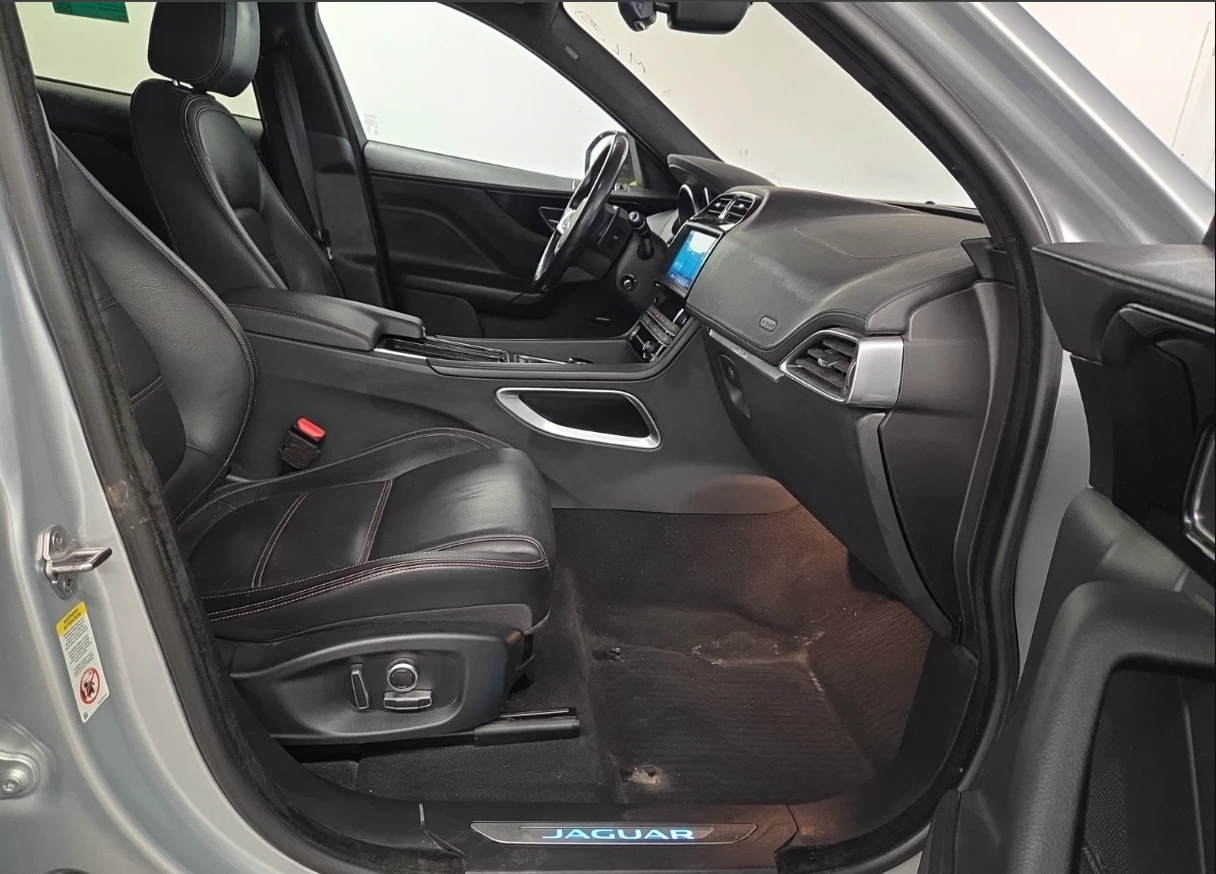 Jaguar F-PACE AWD* Prestige* CAM* Подгрев* Памет* Пано, снимка 9 - Автомобили и джипове - 55161679