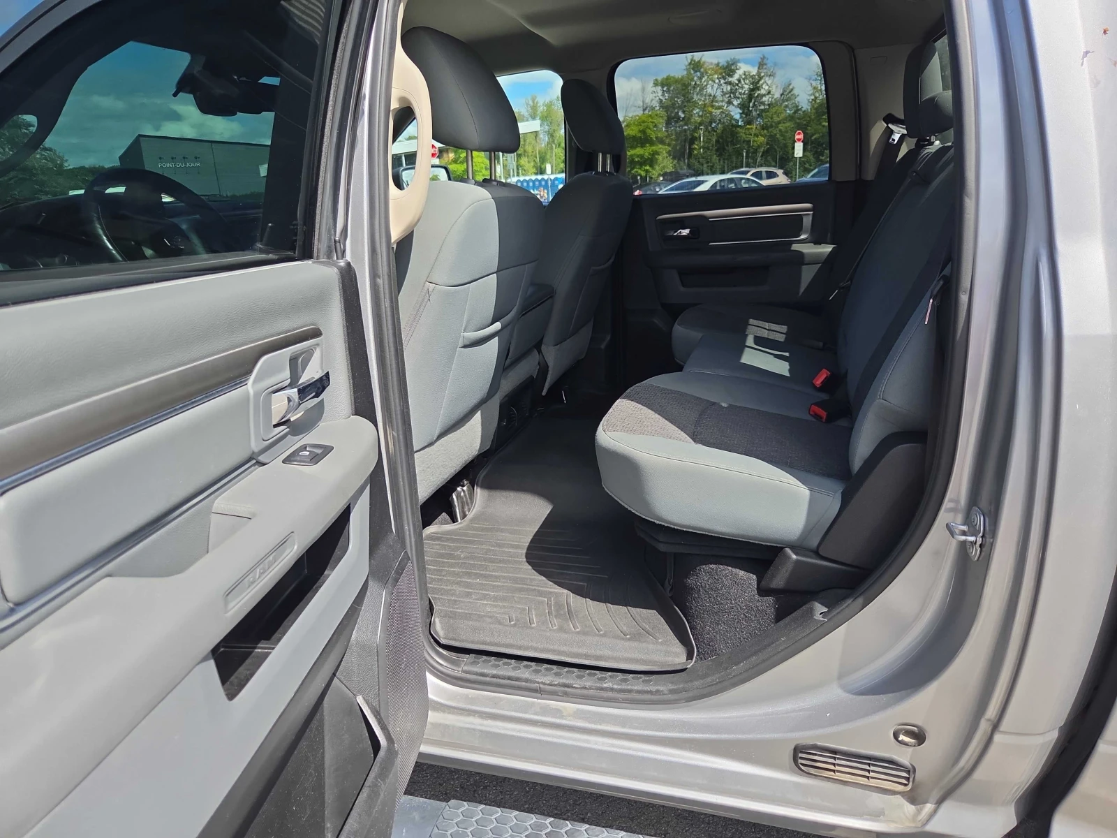 Dodge RAM 1500 * Warlock * CARFAX * ОПЦИЯ ЗА ФИНАНСИРАНЕ, снимка 12 - Автомобили и джипове - 56127762