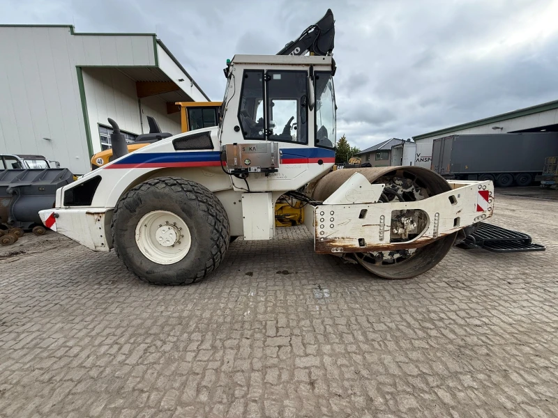 Валяк BOMAG BW 213 DH-4 BVC ЛИЗИНГ, снимка 3 - Индустриална техника - 52461639