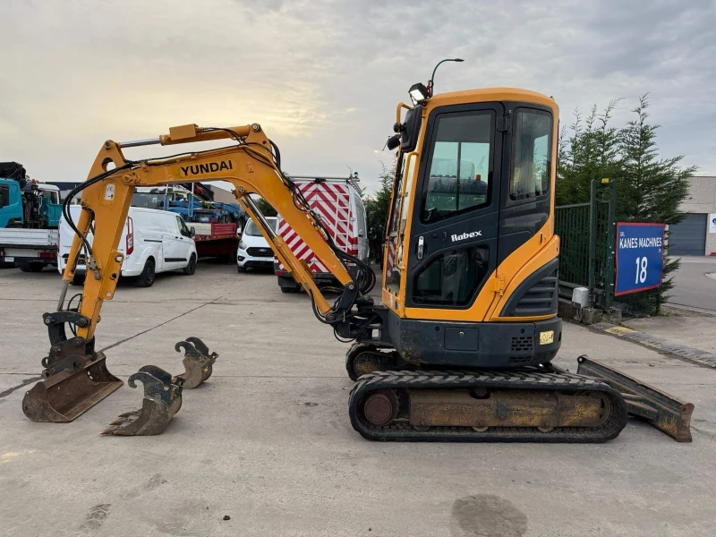 Багер Hyundai Robex 25z, снимка 3 - Индустриална техника - 52958065