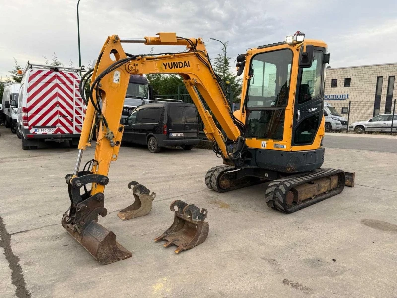 Багер Hyundai Robex 25z