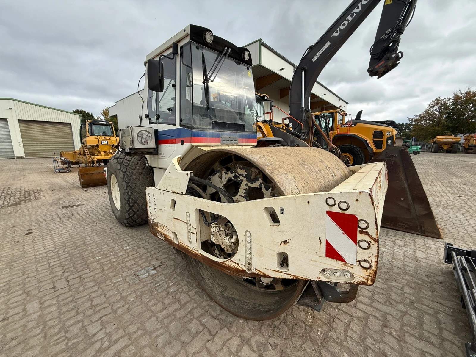 Валяк BOMAG BW 213 DH-4 BVC ЛИЗИНГ, снимка 1